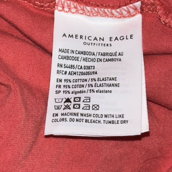 NWT American Eagle Cropped Ruched Front V-neck T-shirt - Picture 2 of 3
